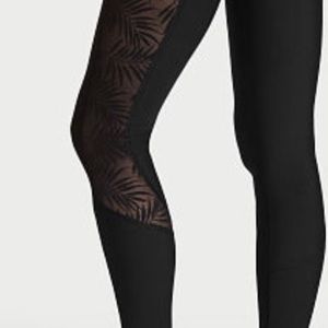 SOLD****NWOT VS Total Knockout Leggings w Lace